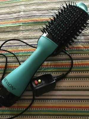 Secador de pelo y voluminizador de un solo paso Revlon RVDR5222TURQ Foto 1 de 4