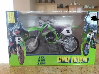 赛车冠军(Damon Huffman 亲笔签名)川崎 KX250 压铸摩托车 — 第 1/4 张图片