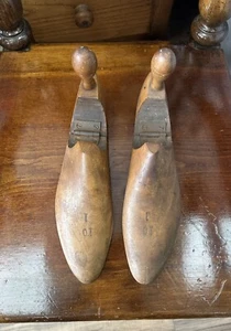 Pair Of Antique 1910c Solid Wood Shoes Trees Stretcher 1 /10 - Picture 1 of 7
