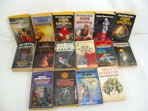 Marion Zimmer Bradley Paperback Book Lot of 16 Fantasy Sci-Fi - Foto 1 di 24