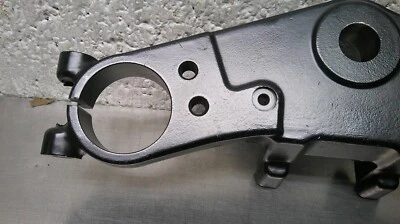 Soporte de horquilla/puente de horquilla Kawasaki Ninja 1000R OEM compatible con 1986-1987 P/N 44039-1125 Foto 1 de 4