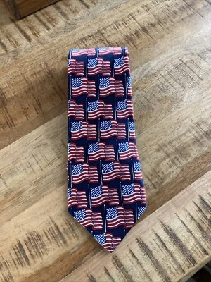 Corbata de cuello para hombre American Traditions BANDERAS DE EE. UU. seda usada en excelente estado rojo blanco azul 57" x 3,75" Foto 1 de 4