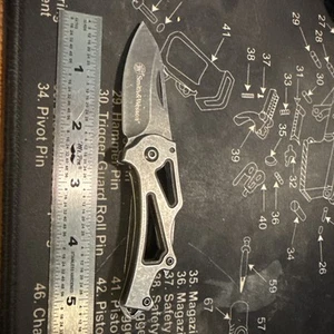 Smith & Wesson Keychain Framelock Black Folding Stainless Pocket Knife 1207128 - Picture 1 of 2