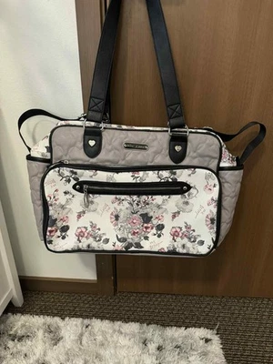 Сумка для подгузников Betsy Johnson с цветочным рисунком - Изображение 1 из 4