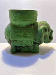 Maceta de colección de 7” para elefante verde en maceta; hecha en México - Imagen 1 de 9