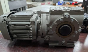 🤪 SEW EURODRIVE .5 HP GEARMOTOR 230/460 VAC 1700 RPM 128.10:1 SA47 DRS71S4/DH - Picture 1 of 6