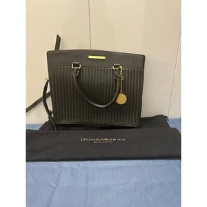 Donna Karan New York Black Crossbody Magnetic Close with interior ZIP Pockets - Picture 1 of 14
