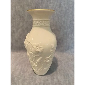 Lenox Floral Meadow Canterbury Vase 8" Ivory Flowers Gold Trim NEW #823287 - Picture 1 of 8