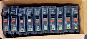 Interruptor de circuito en miniatura Square D QOB115VH - 15A, 1 polo, 120/240 VAC (cantidad 10) - Imagen 1 de 4