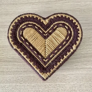 Vtg Yarn Stitch Crochet Plastic Heart Box Lid Yellow Brown MCM Trinket Box - Picture 1 of 8