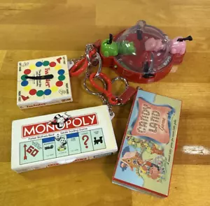 Vintage 90er Schlüsselanhänger Spiele Gen Y Twister, Monopoly, Candy Land, Hungry Hippos sehr guter Zustand - Bild 1 von 20