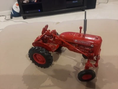 Ertl McCormick Farmall Super A Farm Toy Tractor Diecast Collectible 1:16 - Image 1 of 4