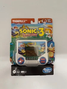 Tiger Electronics E9730 Sonic the Hedgehog 3 Electronic Handheld Video Game - Picture 1 of 3