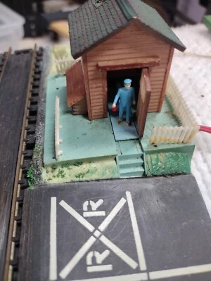 Vintage Tyco ho scale  Beach House &Moving Man Station w track - Image 1 of 3