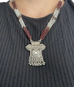 Collar Multi Tejido Tribal Hecho a Mano con Colgante Adornado Tonificado Plata - Imagen 1 de 8