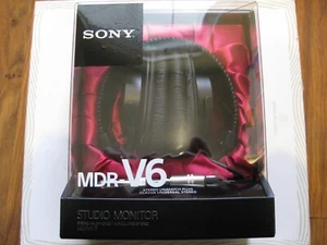 Sony MDR-V6 Over the Ear Studio Monitor Headphones with CCAW Voice Coil - Black - Picture 1 of 8