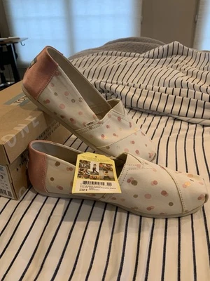 Tom's женщин холст скольжения на размер 9 бледный румяна металлический вечеринки точек новый в коробке - Изображение 1 из 4