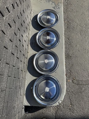 Cubiertas de rueda Cadillac (Juego de 4) Fleetwood tapacubos 15" ¡SÚPER AFILADAS! Deville Foto 1 de 4