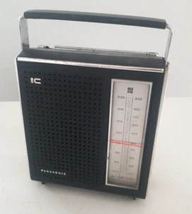 Vintage Panasonic AM/FM Radio Model RF-561  Battery Power - Picture 1 of 7