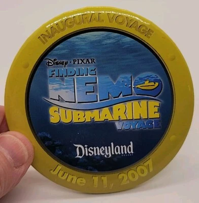 Disney Pixar Disneyland Miembro del Elenco Pin Botón Encontrar a Nemo Viaje Submarino Foto 1 de 4