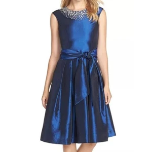 Eliza J Kleid 16W Blau Metallic Taft Strass Jewel Fit & Flare Cocktail - Bild 1 von 7