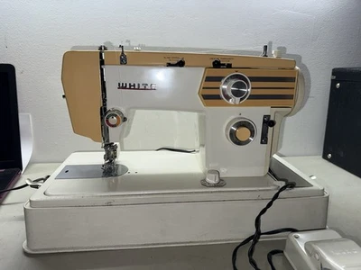 Vintage 1960s WHITE Sewing Machine Model 415 Japan. Works Great! - Image 1 of 4