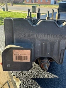 Isuzu Npr Abs Module Computer - Picture 1 of 3