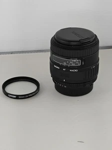 SIGMA 50MM F2.8 MACRO AF LENS FOR NIKON F MOUNT - Includes UV Lens And Case - Picture 1 of 11