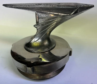 MASCOTA ORNAMENTADA AÑOS 1920-1930 CON MEDIDOR DE TEMPERATURA INCORPORADO MUY INUSUAL DUESENBERG Foto 1 de 3