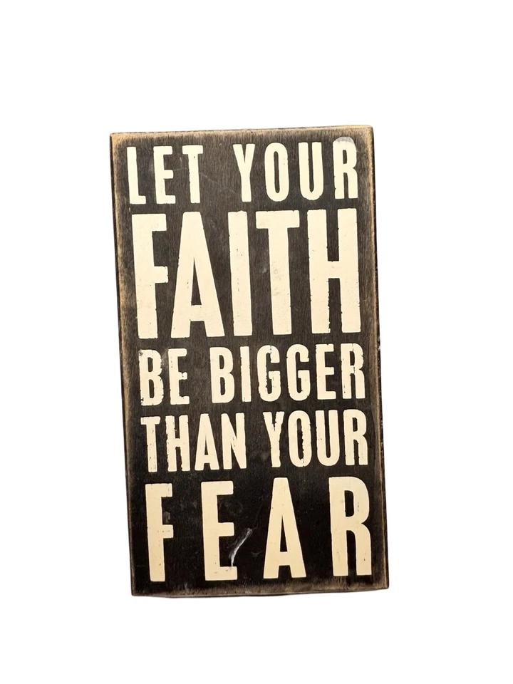 "Letrero de caja clásico de Kathy para decoración del hogar She Shed, 5x 7"" Faith Bigger Than Your Fear"  Foto 1 de 4
