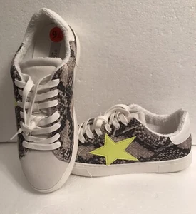 NEW STEVEN New York Steve Madden Womens Snakeskin Neon Star Sneakers Shoes 9.5 - Picture 1 of 6