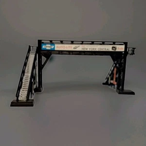 PLASTICVILLE U.S.A. CLASSIC KIT- PEDESTRIAN BRIDGE - HO Scale - Picture 1 of 22