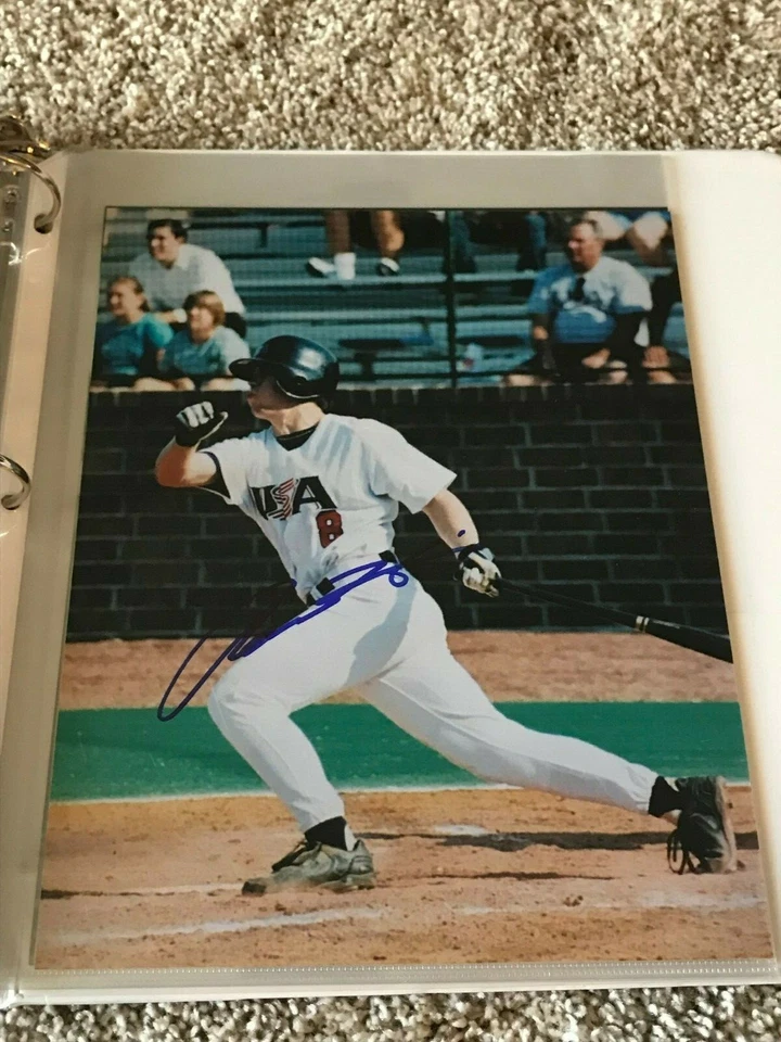 FOTO FIRMADA AUTOGRAFIADA POR AARON HILL 8X10 EQUIPO EE. UU. BLUE JAYS CERTIFICADO DE AUTENTICIDAD DE BATEO Foto 1 de 1