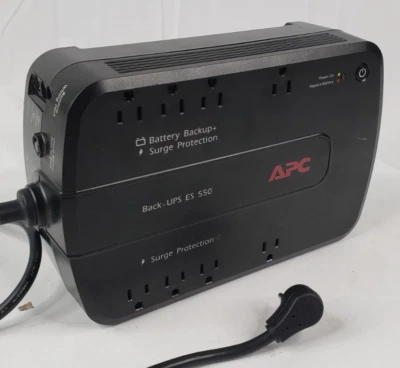 Respaldo de batería y protector contra sobretensiones APC BE550G - Probado (sin batería) Foto 1 de 4