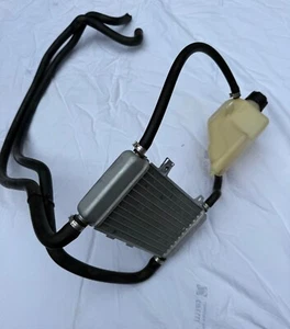 Radiatore-impianto Di Raffreddamento Tubi Acqua E Vaschetta Piaggio Zip Sp Mk2 - Foto 1 di 4