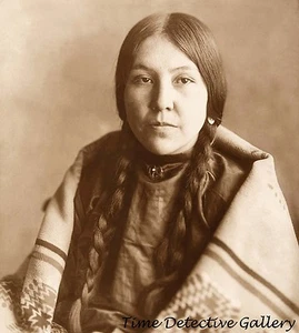 Indianer Krähenfrau "Trägt den Kriegsstab" - Historischer Fotodruck - Bild 1 von 1