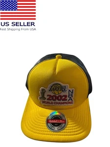 Mitchell & Ness Chicago Bulls 2002 World Champion SnapBack Trucker Hat Yellow - Bild 1 von 7