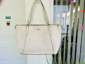 Coach Tote Bag Large Off White MINT CONDITION MSRP $395. HORSE & CARRIAGE - Picture 1 of 7