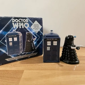 Doctor Who TARDIS vs Dalek Salt & Pepper Set BBC 1996 Vintage 1990s New Open - Picture 1 of 15