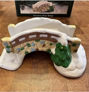 Puente de piedra de porcelana Heartland Valley Village Navidad - Imagen 1 de 6