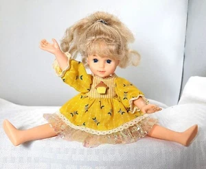Cititoy Vintage Miniatur Puppe - 1988 - 8" in gelbem Kleid mit Cupcake Knopf - Bild 1 von 8