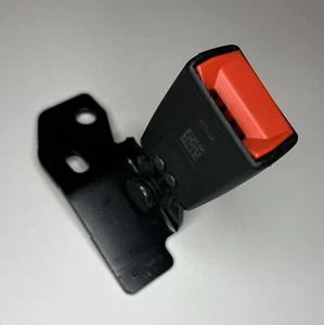 2015-2021 Jeep Renegade RR Right Passenger Side Seat Belt Buckle 5VW81LXHAA OEM - Picture 1 of 3