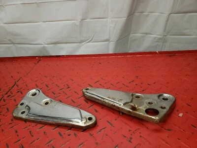 Suzuki GS 550 T GS550T 1981 soportes de clavija de pie de pasajero trasero Foto 1 de 4