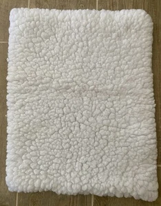Nueva almohadilla de lana sintética de 19” x 15” para silla, cama para mascotas, caja para mascotas, muletas lavable - Imagen 1 de 2