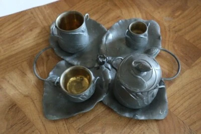 ancien service en ETAIN ART NOUVEAU fumeur tabac DECOR NENUPHAR signé E.FRERES - Photo 1/4