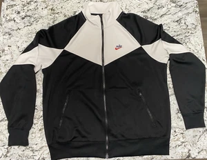 NIKE FULL ZIP-UP BLACK & WHITE POLYESTER TRACK JACKET MEN'S SZ MEDIUM - Picture 1 of 10