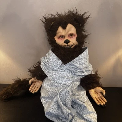 "Muñeco hombre lobo bebé estilo hombre cachorro hecho a mano ~ 20"" horror utilería criatura realista" Foto 1 de 4