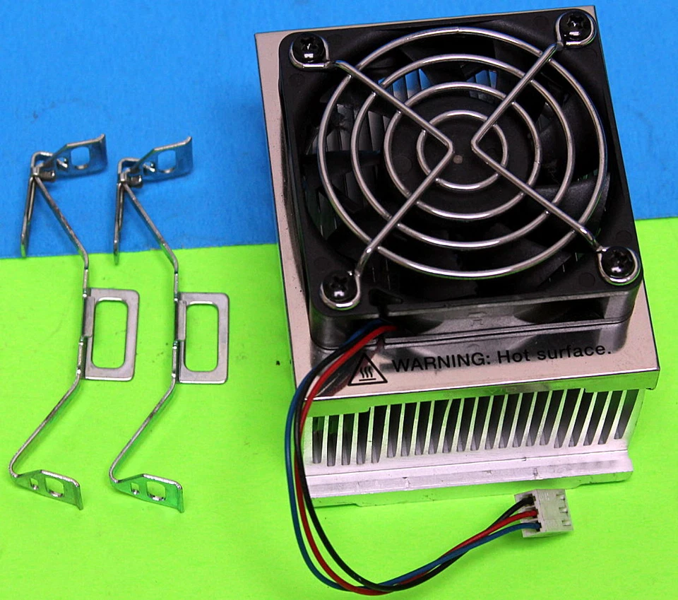 370-5686 SUN ORACLE SUNBLADE 2500 1500 CPU Fan Heatsink with Clips 8xAvailable - Image 1 of 1