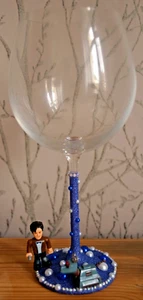 Dr Who 11th Doctor with K-9 - Handmade Large Glitter Gin Glass - Picture 1 of 4