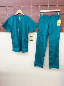 New Wink Hunter Green Solid Scrubs Set With Medium Top & Medium Pants NWT! - Picture 1 of 1